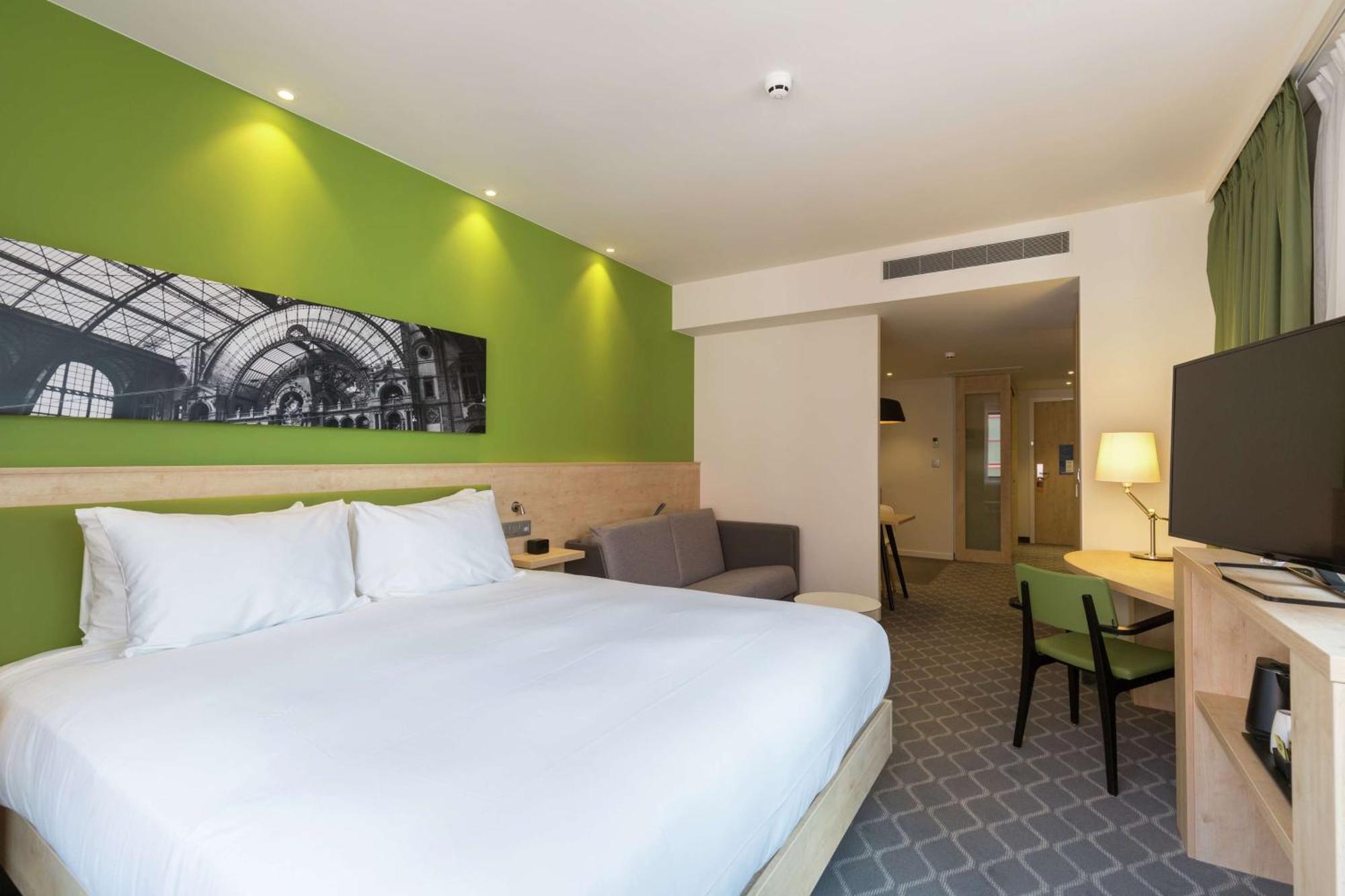 Hampton By Hilton Antwerp Central Station Hotel Exterior photo